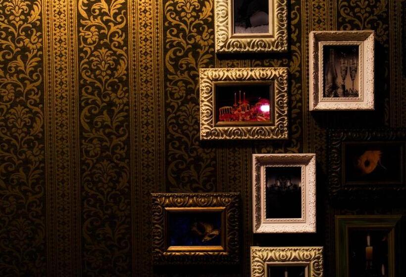 هتل Christmas Night At The Opera