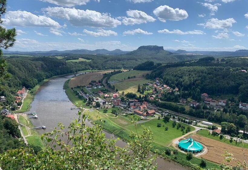 בית מלון כפרי Devítka