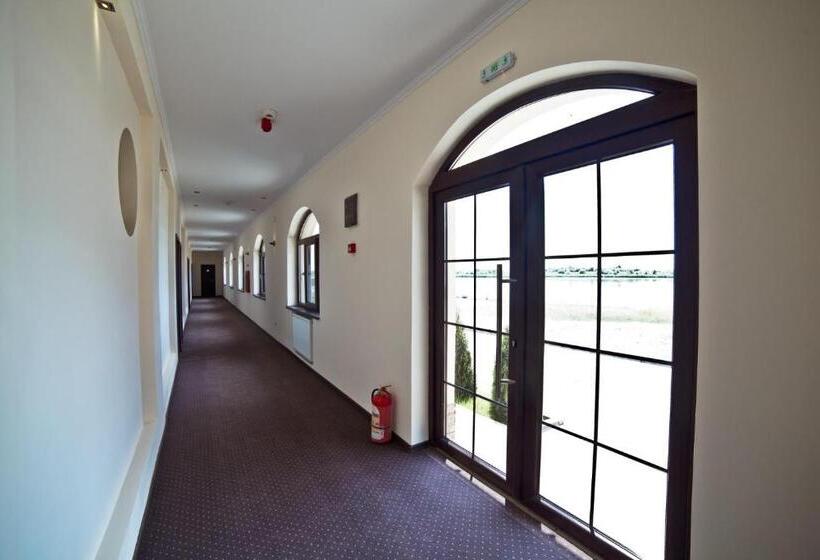 Отель Evergreen