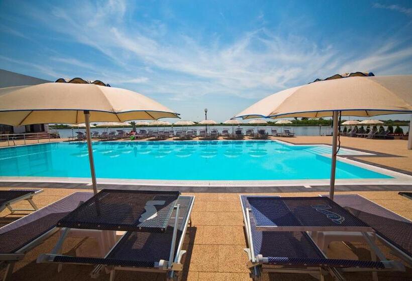 Отель Evergreen