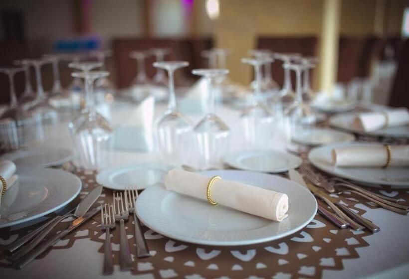 Отель Evergreen