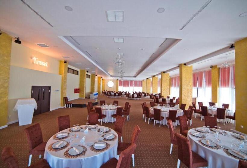 Отель Evergreen