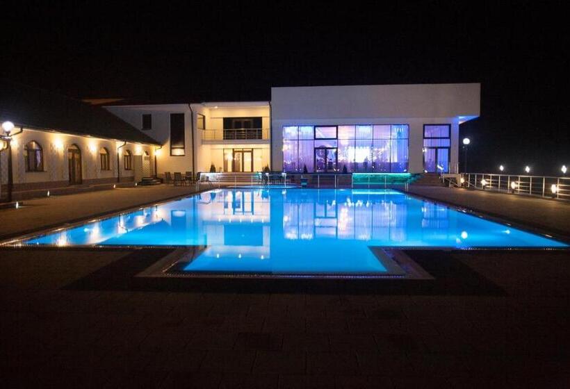 Отель Evergreen