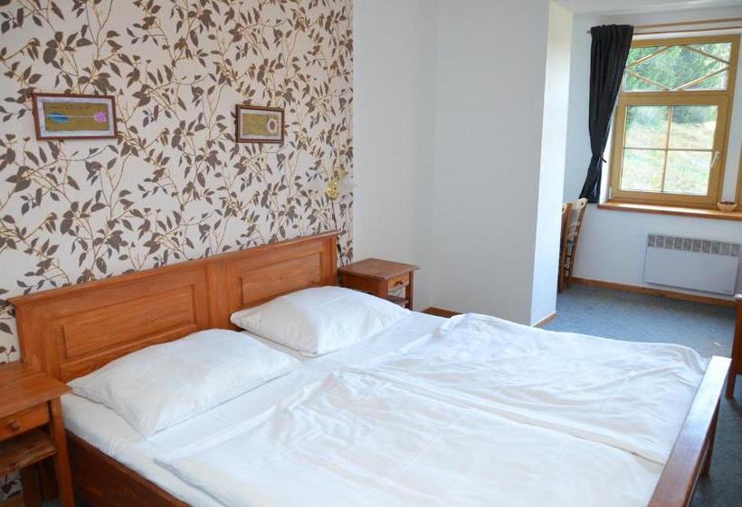 בית מלון כפרי Modrava