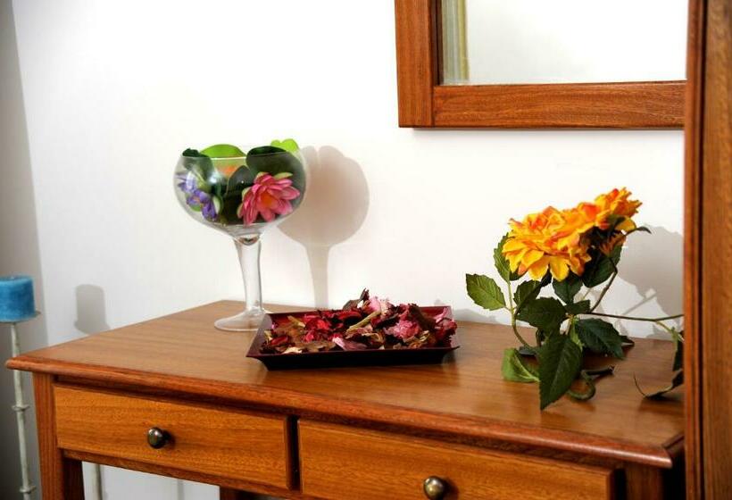 Отель Ninho Do Falcao