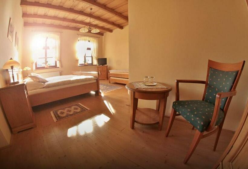 فندق Pension Rothschildův Dvůr