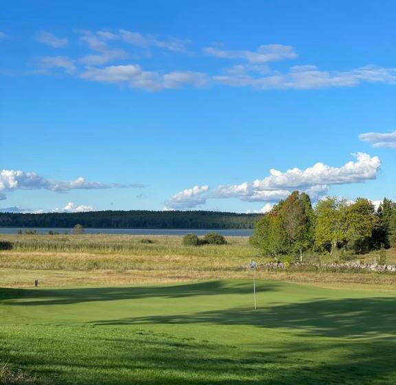 בית מלון כפרי Strand Golf