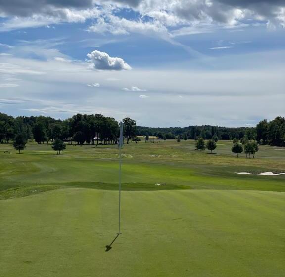 בית מלון כפרי Strand Golf