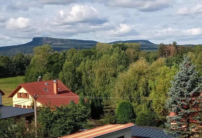 Szálloda U Zeleného Stromu   Zum Grünen Baum