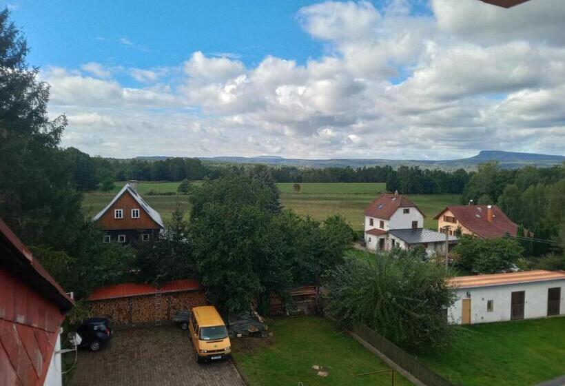 Szálloda U Zeleného Stromu   Zum Grünen Baum