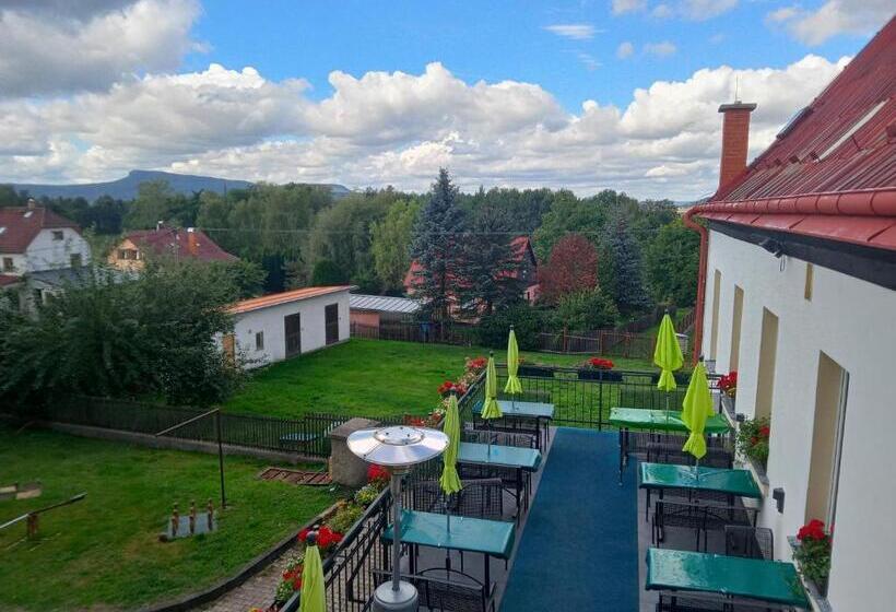 בית מלון כפרי U Zeleného Stromu   Zum Grünen Baum