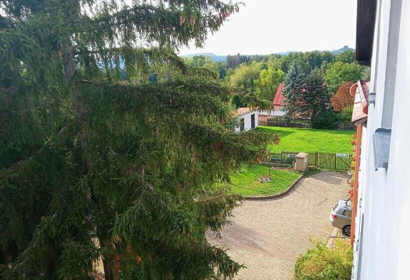 Szálloda U Zeleného Stromu   Zum Grünen Baum