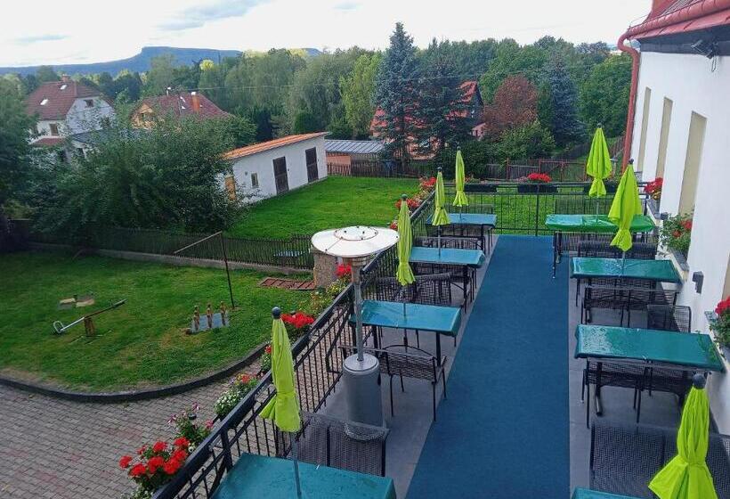 בית מלון כפרי U Zeleného Stromu   Zum Grünen Baum