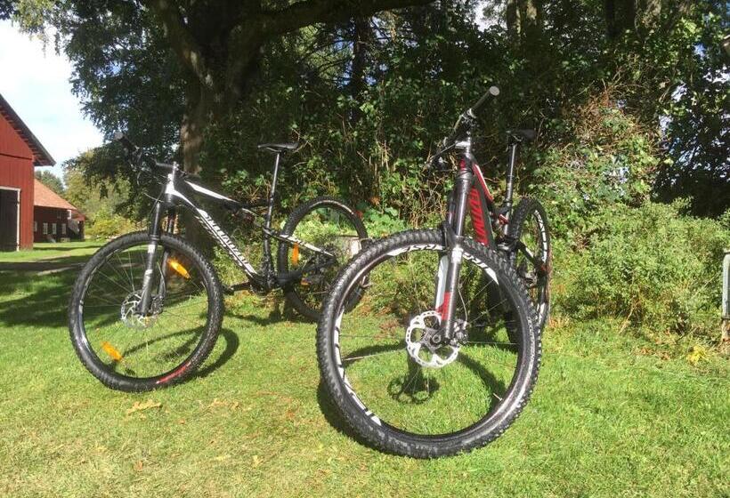 Отель äventyrsgårdens Vandrarhem, Kinnekulle