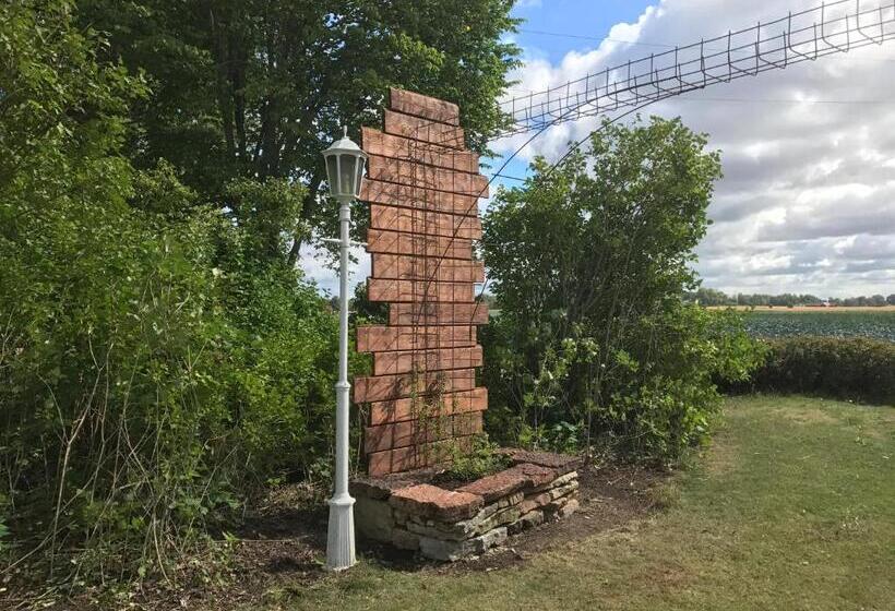 Отель äventyrsgårdens Vandrarhem, Kinnekulle