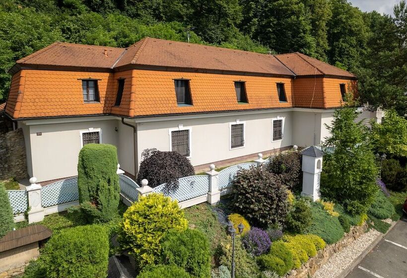 فندق Zámeček Pod Hradem Starý Jičín 111