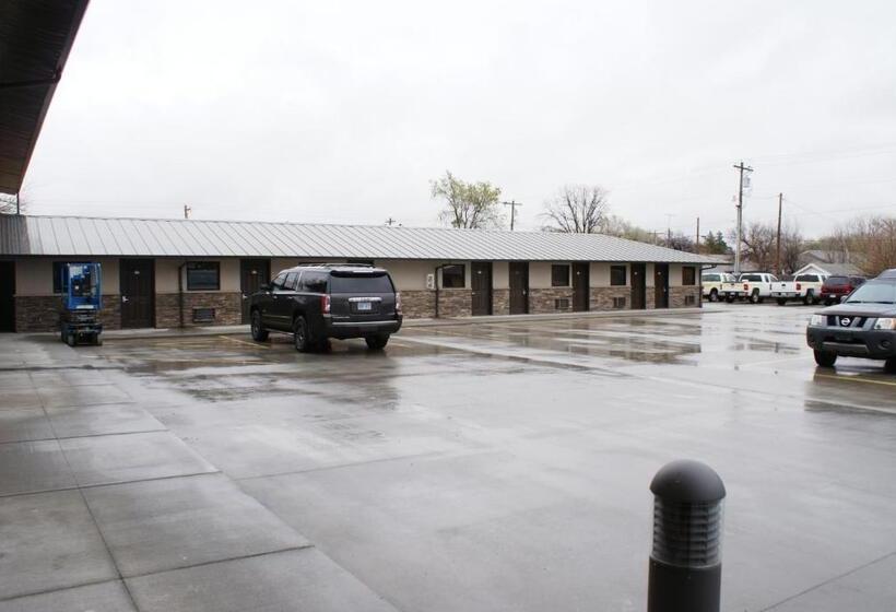 فندق على الطريق Boarders Inn & Suites By Cobblestone Hotels   Syracuse