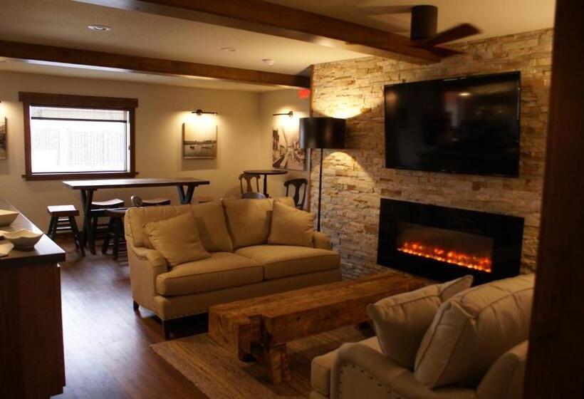 فندق على الطريق Boarders Inn & Suites By Cobblestone Hotels   Syracuse