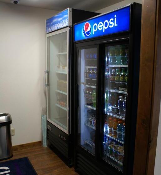 فندق على الطريق Boarders Inn & Suites By Cobblestone Hotels   Syracuse