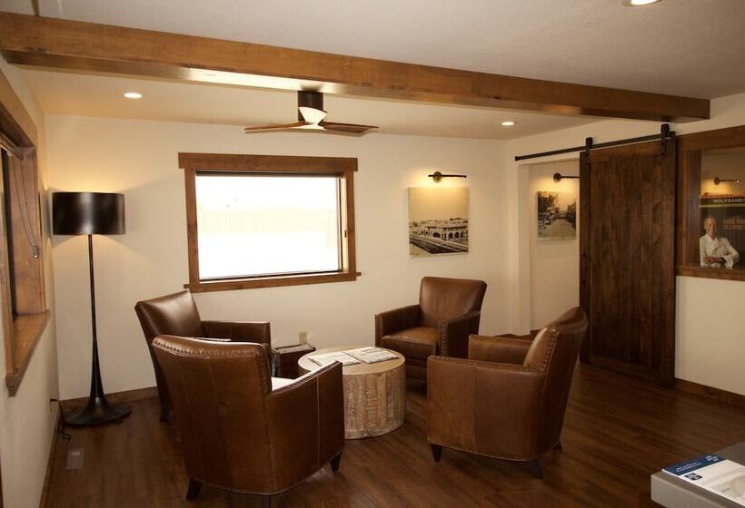 فندق على الطريق Boarders Inn & Suites By Cobblestone Hotels   Syracuse