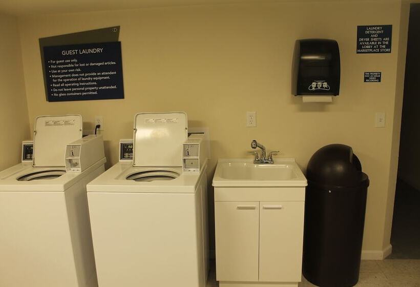 فندق على الطريق Boarders Inn & Suites By Cobblestone Hotels   Syracuse