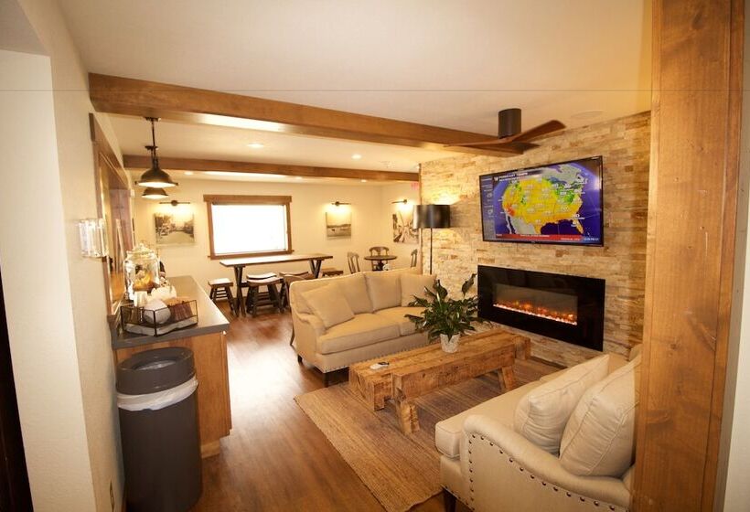 فندق على الطريق Boarders Inn & Suites By Cobblestone Hotels   Syracuse