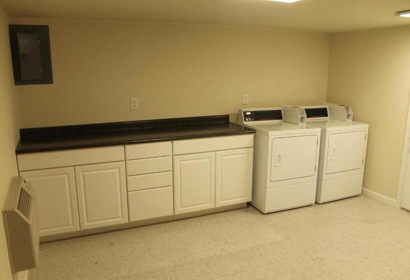 فندق على الطريق Boarders Inn & Suites By Cobblestone Hotels   Syracuse