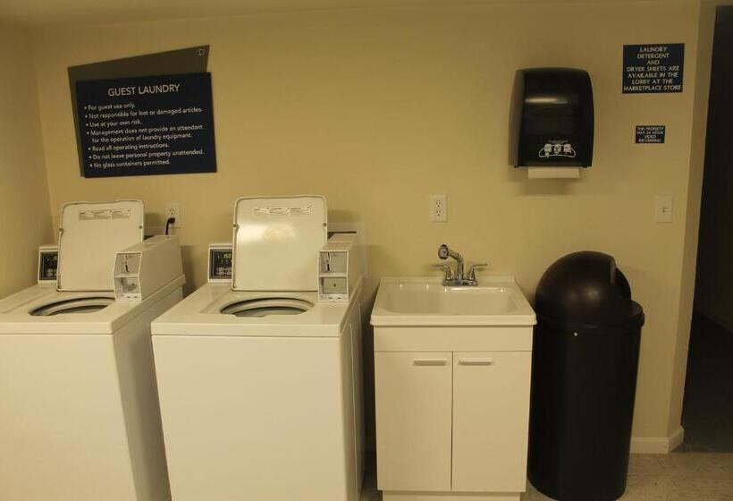 فندق على الطريق Boarders Inn & Suites By Cobblestone Hotels   Syracuse