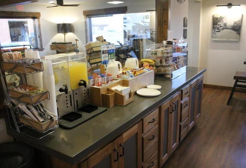 فندق على الطريق Boarders Inn & Suites By Cobblestone Hotels   Syracuse