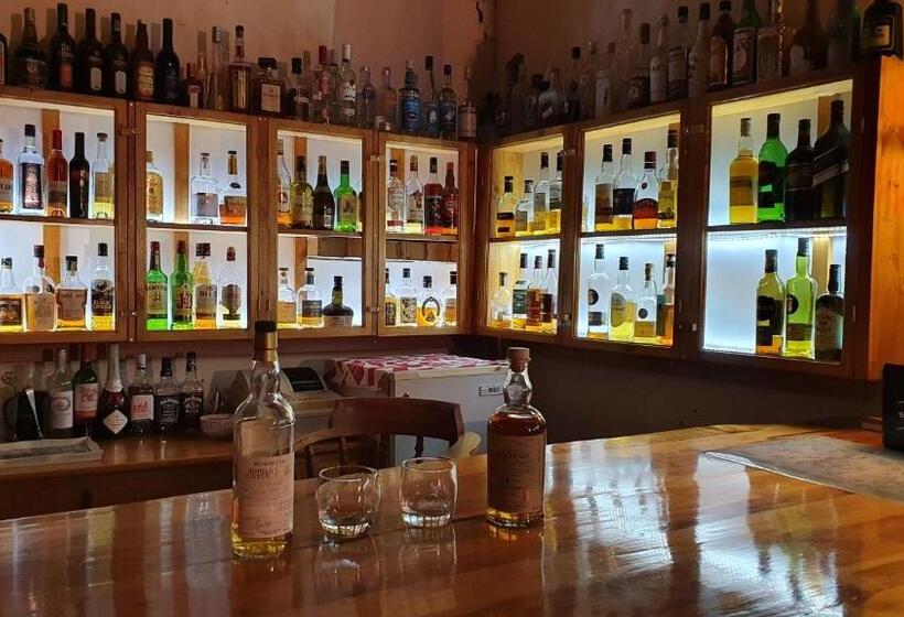 ペンション Angler And Antelope Guesthouse