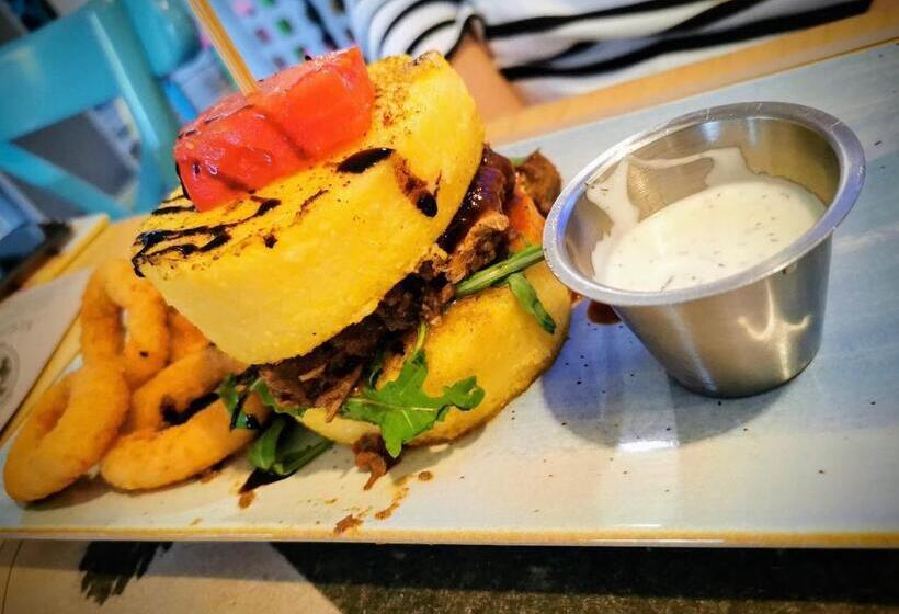 ペンション Artmotel & Bistro