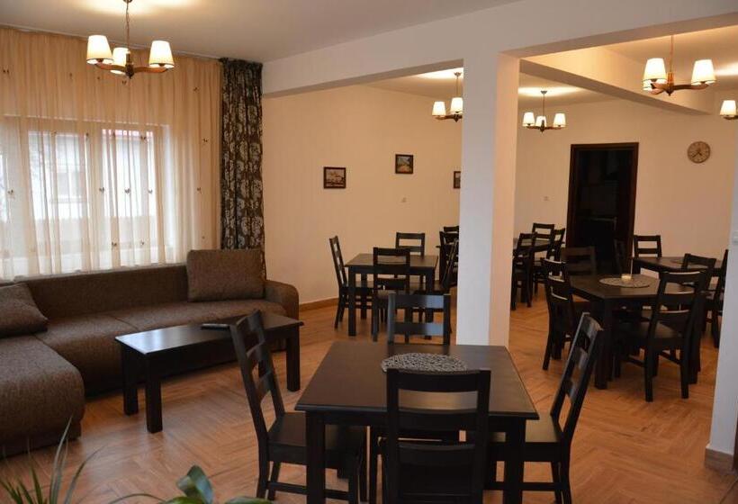 פנסיון Casa Leu