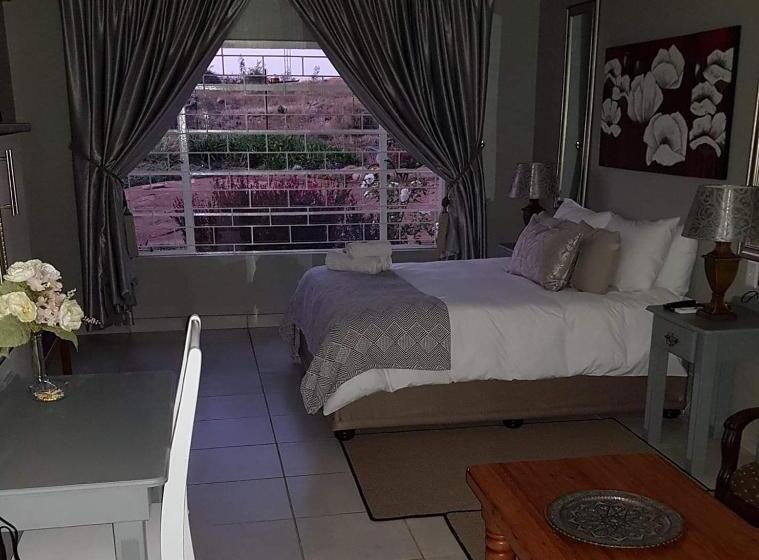 פנסיון Forest Hill Country Lodge