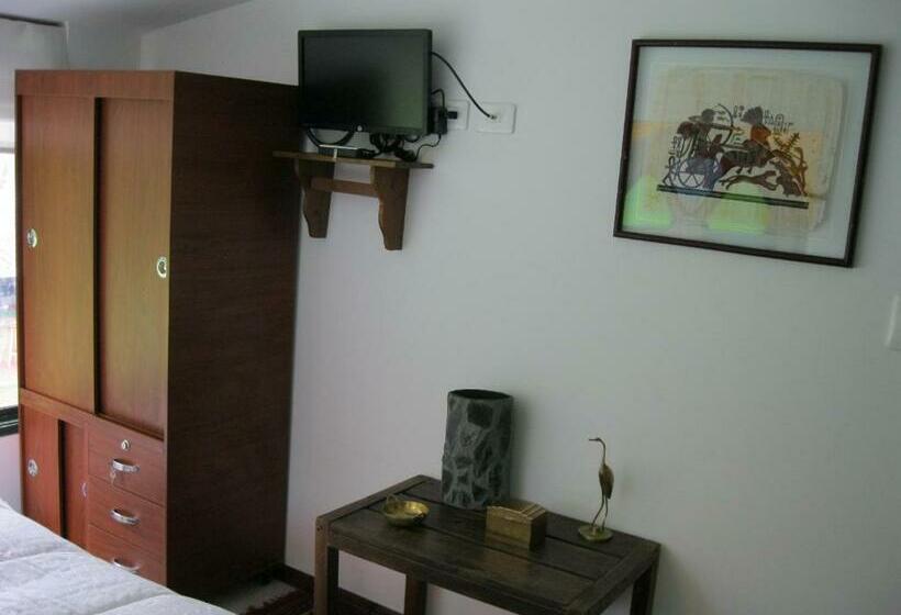 بنسيون Hostal Bugambil