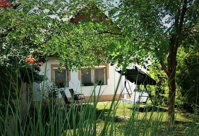 ペンション Júlia Vendégház Sarród