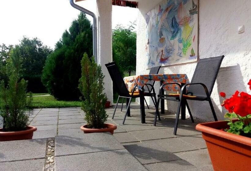 ペンション Júlia Vendégház Sarród