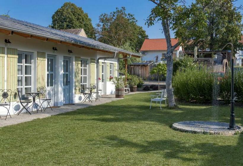 ペンション La Bobul Apartments