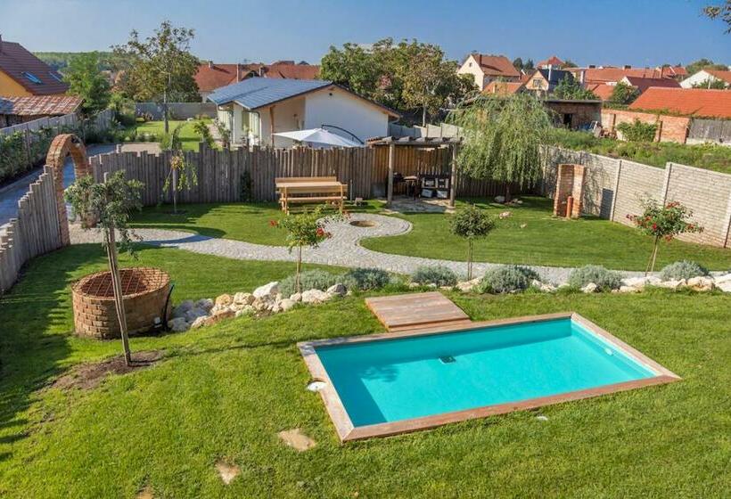 ペンション La Bobul Apartments