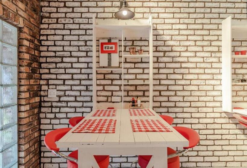 פנסיון Oppiplot Guest House & Venue