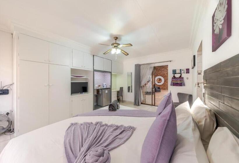 ペンション Oppiplot Guest House & Venue