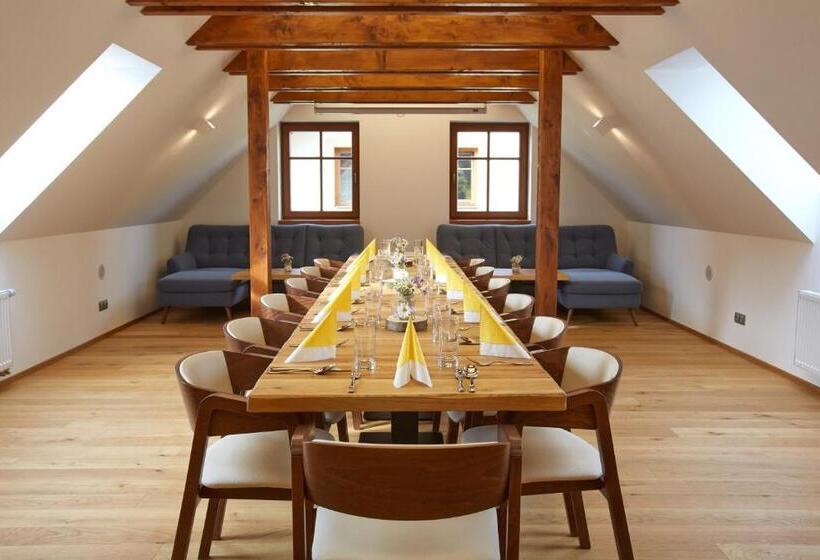 膳宿费 Penzion Na Kraji Lesa