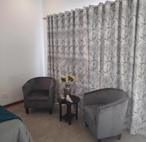 膳宿费 Steytlerville Royal