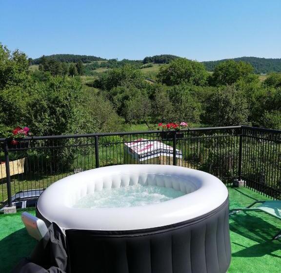 펜션 Vila La Izvorul Putinei