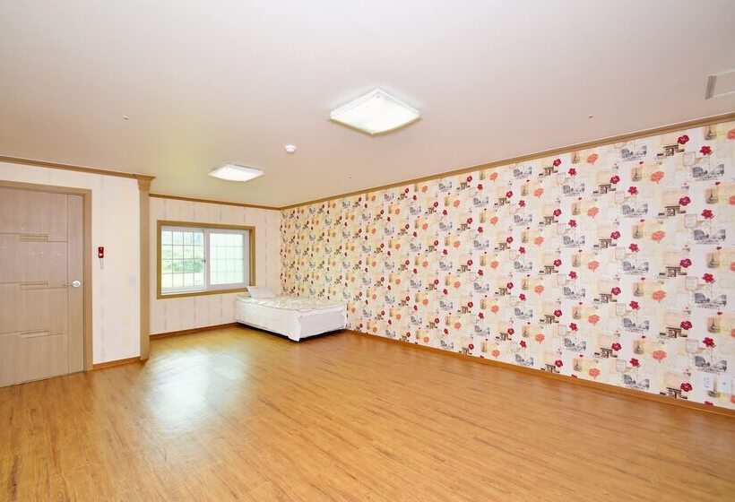 منتجع Sungbochon Youth Hostel   Hostel