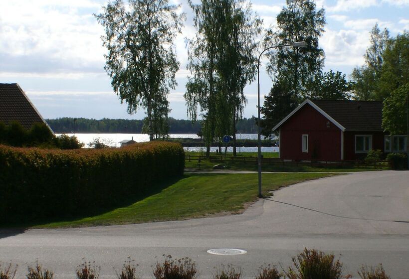 Perssons I Backens Pensionat  Sjötorps Vandrarhem & Rum