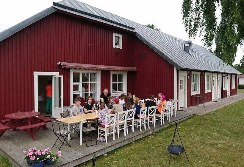 Perssons I Backens Pensionat  Sjötorps Vandrarhem & Rum