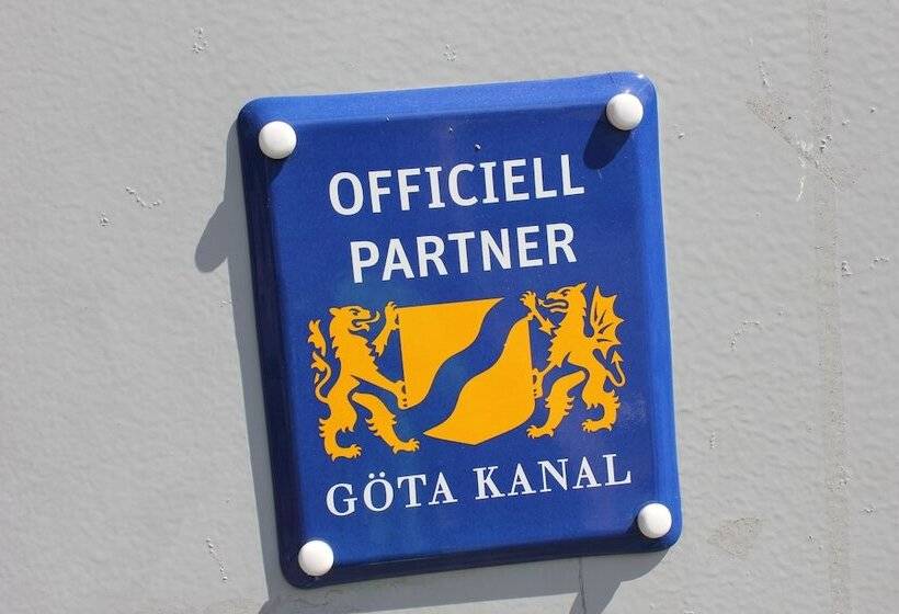 Perssons I Backens Pensionat  Sjötorps Vandrarhem & Rum