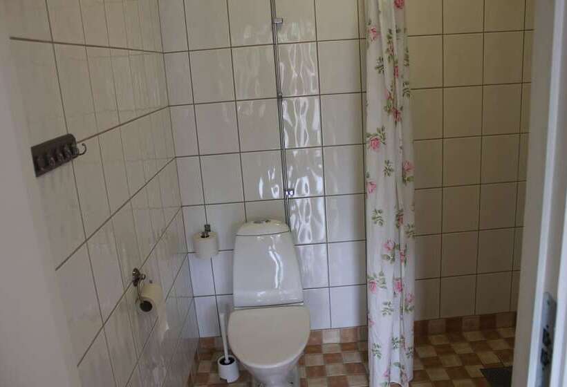 Perssons I Backens Pensionat  Sjötorps Vandrarhem & Rum