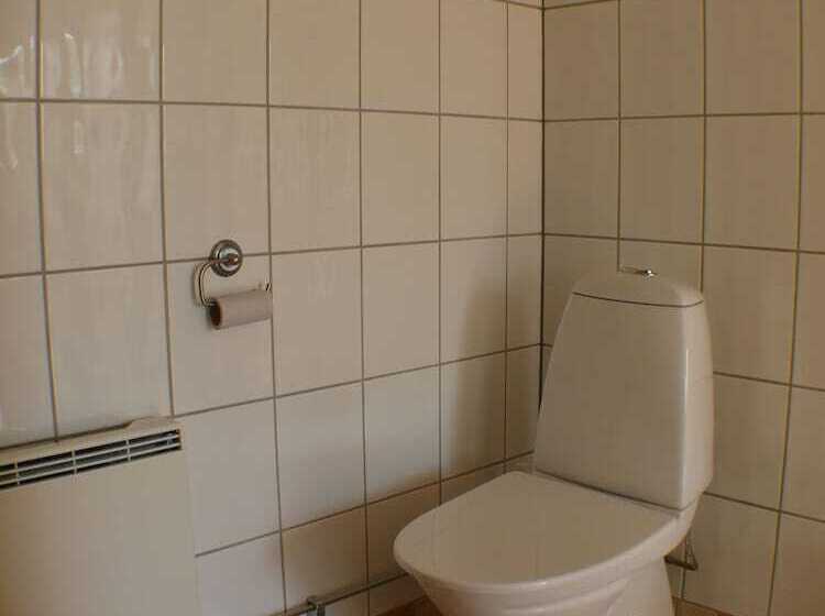 Perssons I Backens Pensionat  Sjötorps Vandrarhem & Rum