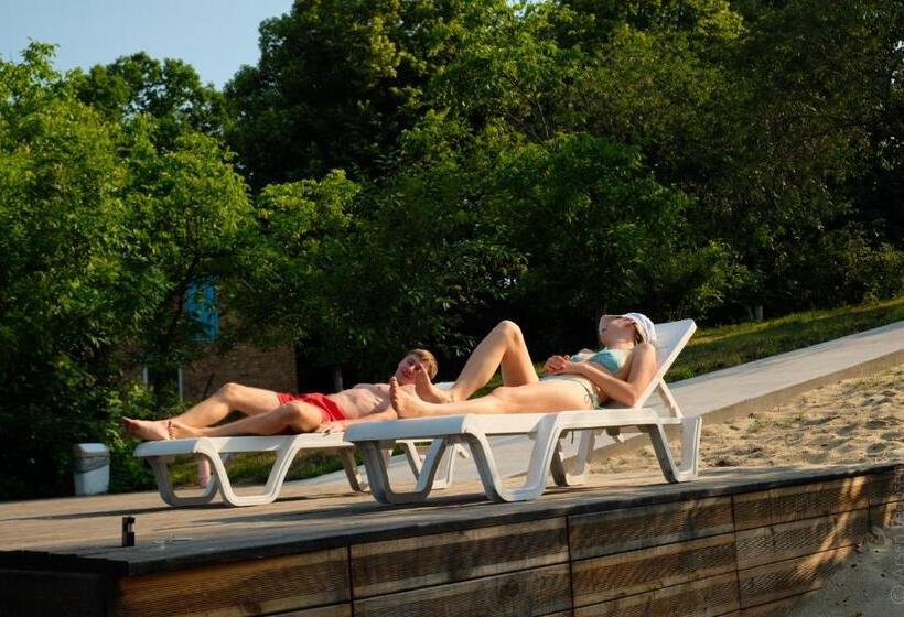 فندق صغير Black Cube